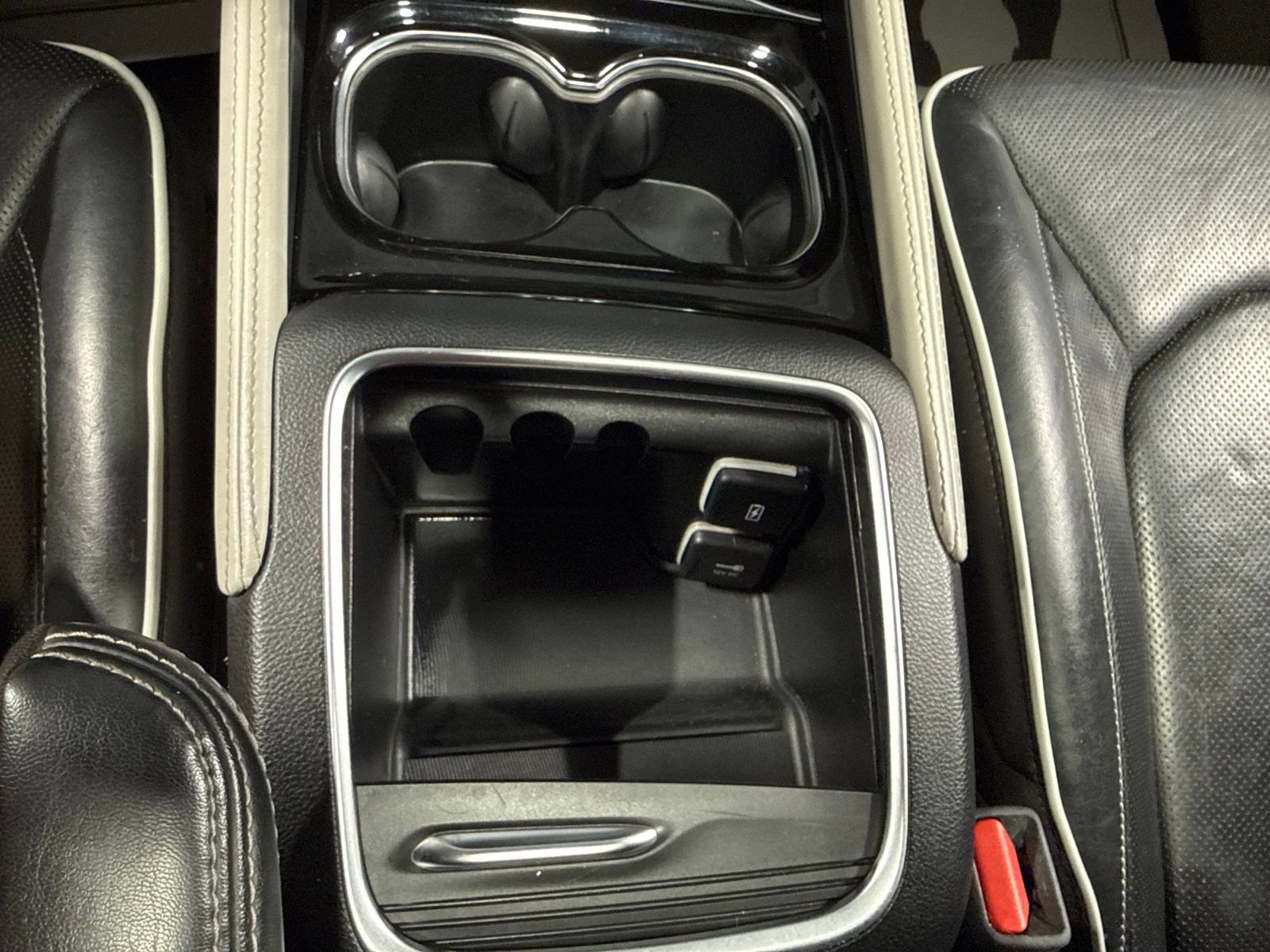Used 2023 Chrysler Pacifica Limited FWD image 45