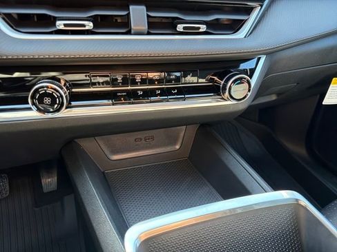 New 2026 Chevrolet Equinox LT w/ Safety and Technology Package FWD image 27