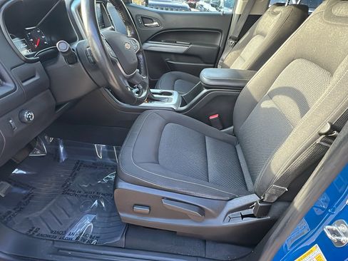 Used 2022 Chevrolet Colorado LT w/ LT Convenience Package image 16