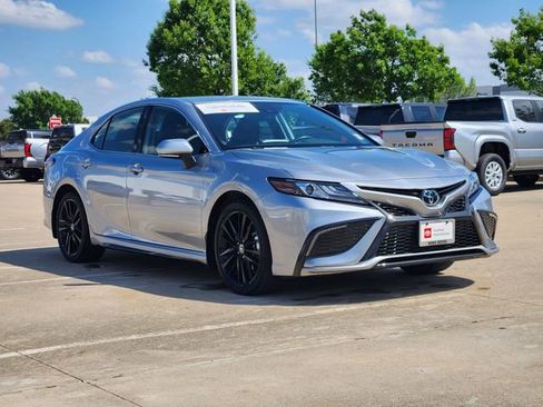 Used 2024 Toyota Camry XSE FWD image 2
