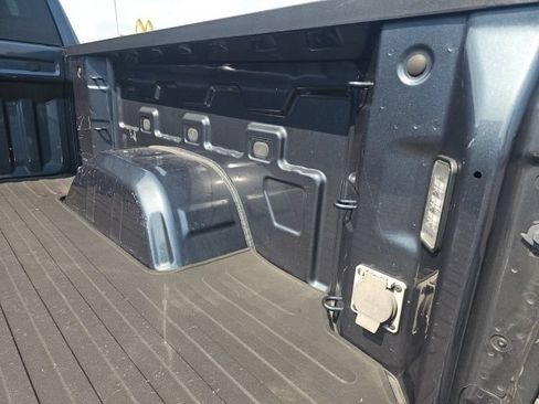 Used 2019 GMC Sierra 1500 SLT RWD image 9