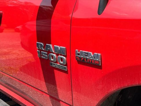 Used 2019 RAM 1500 Classic SLT AWD/4WD image 17