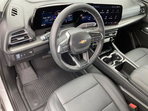 Used 2026 Chevrolet Traverse LT w/ Driver Confidence Package image 28