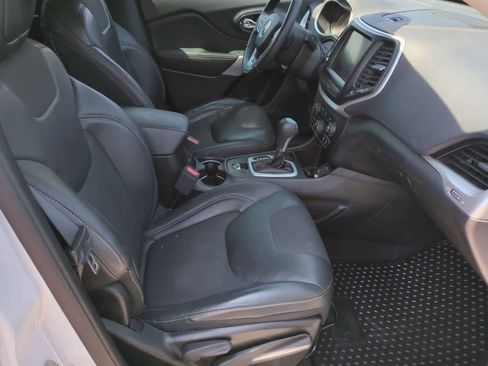 Used 2018 Jeep Cherokee Latitude Plus w/ Cold Weather Group FWD image 21