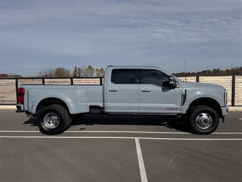 Used 2024 Ford F350 Platinum image 7