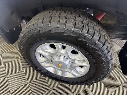 Used 2024 Chevrolet Silverado 2500 LT AWD/4WD image 15