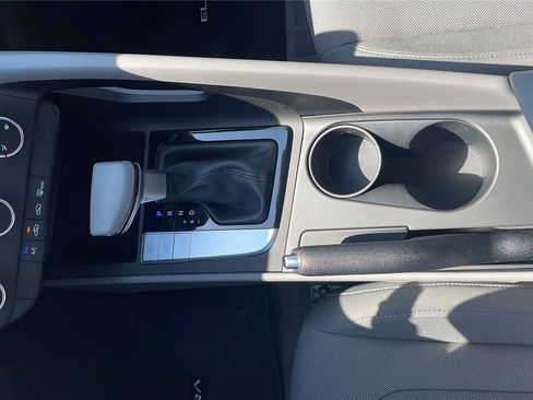 New 2026 Hyundai Elantra SE FWD image 18