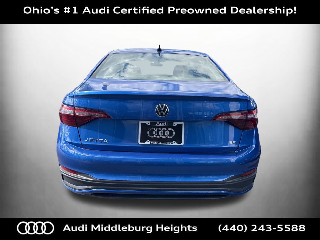 Used 2024 Volkswagen Jetta SE w/ Panoramic Sunroof Package FWD image 6