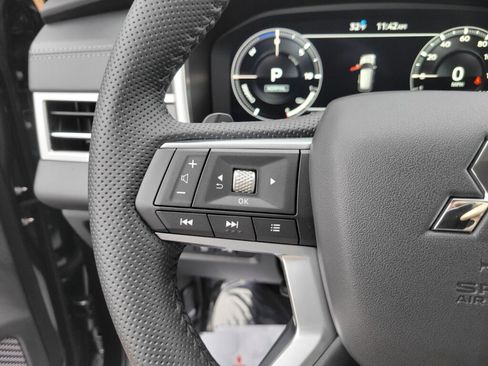 New 2025 Mitsubishi Outlander SE image 24