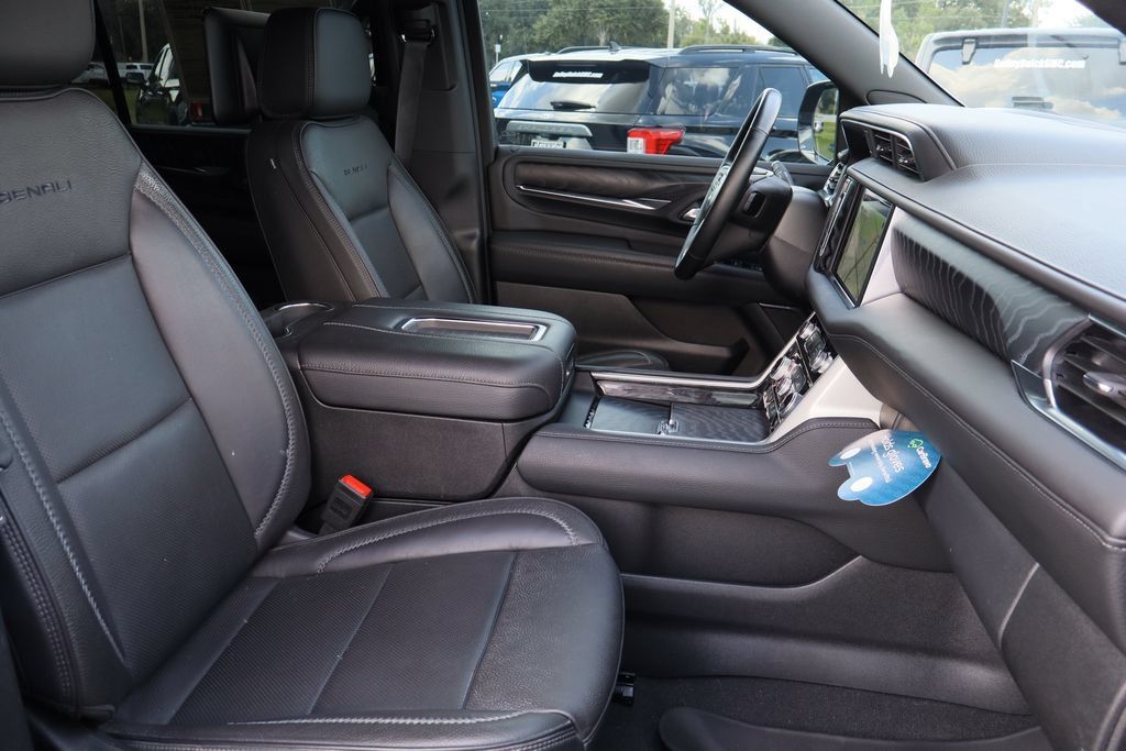 Used 2024 GMC Yukon XL Denali AWD/4WD image 33