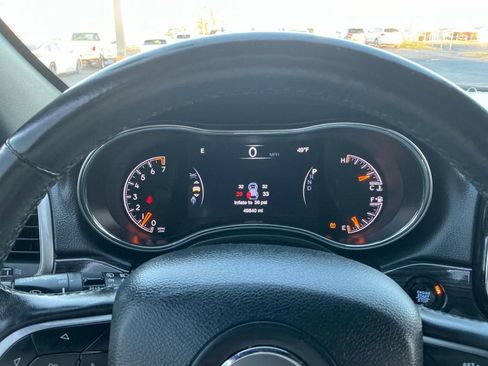 Used 2021 Jeep Grand Cherokee Laredo X image 19