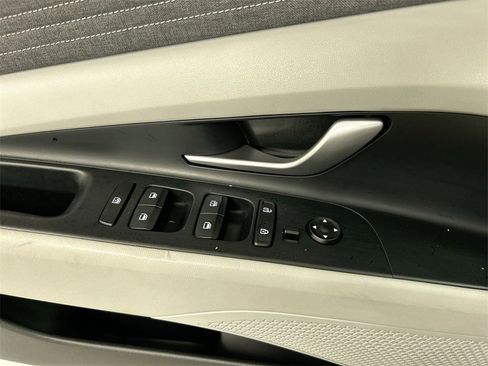 Used 2023 Hyundai Elantra Limited w/ Preferred Accessory Package image 11