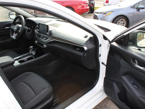 Used 2024 Nissan Altima 2.5 SV FWD image 19