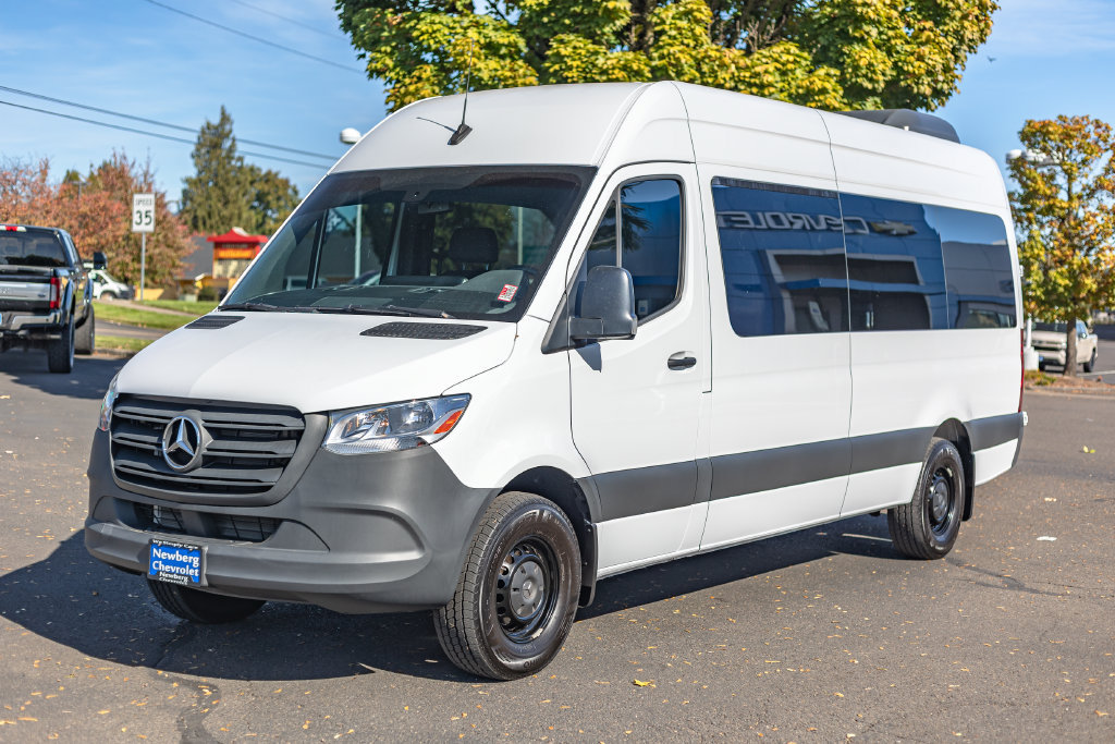 Used 2024 Mercedes-Benz Sprinter 2500 image 4