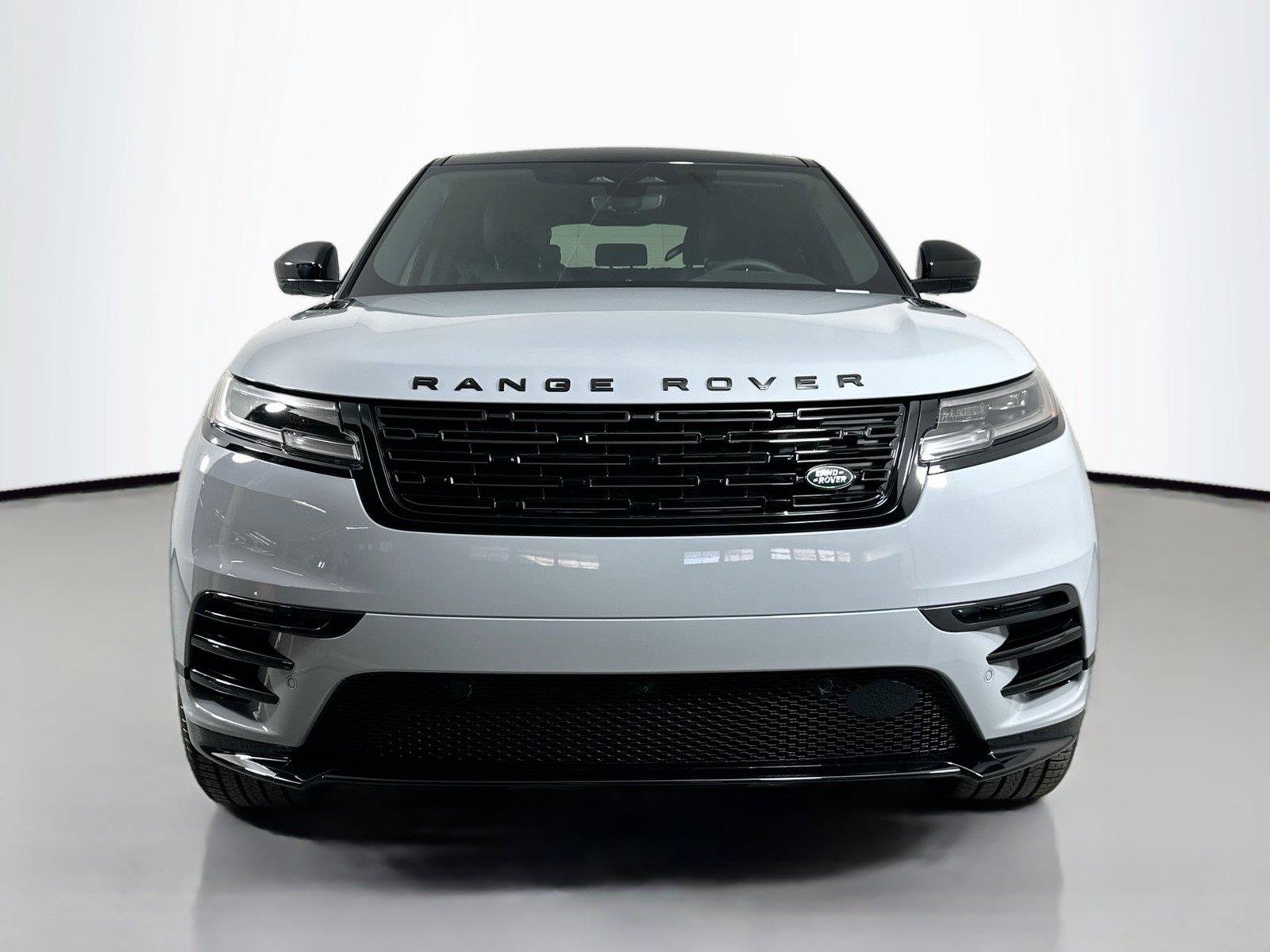 Used 2026 Land Rover Range Rover Velar Dynamic SE AWD/4WD image 2