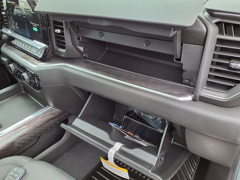 Used 2025 Chevrolet Silverado 3500 LTZ w/ LTZ Plus Package image 33