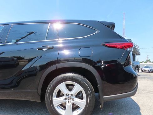 Used 2020 Toyota Highlander LE AWD/4WD image 27