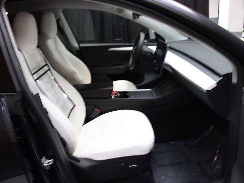 Used 2024 Tesla Model Y Long Range AWD/4WD image 34