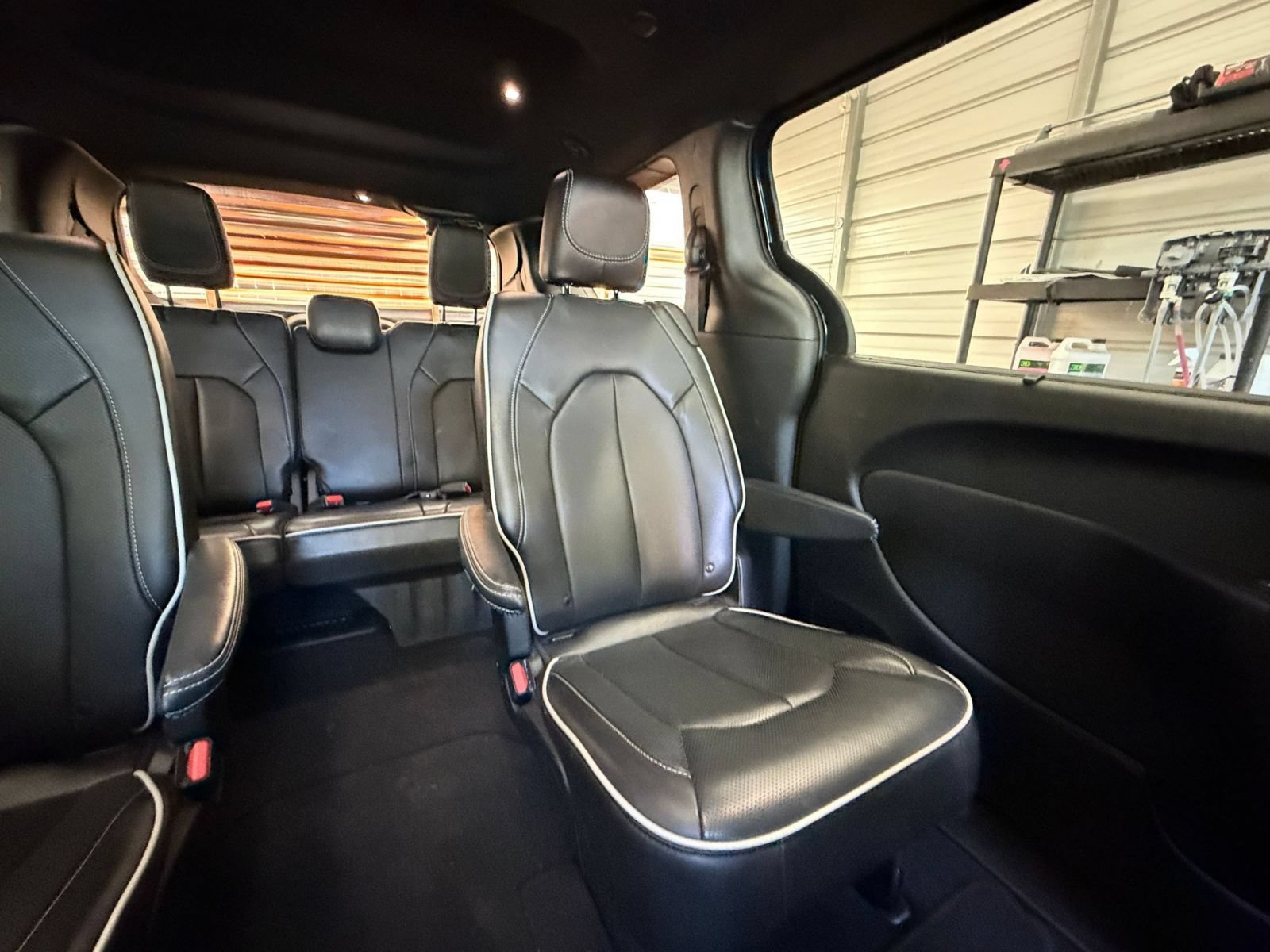 Used 2025 Chrysler Pacifica Limited FWD image 40