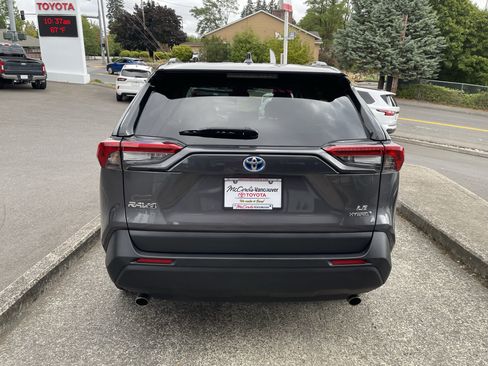 Certified 2022 Toyota RAV4 LE AWD/4WD image 6