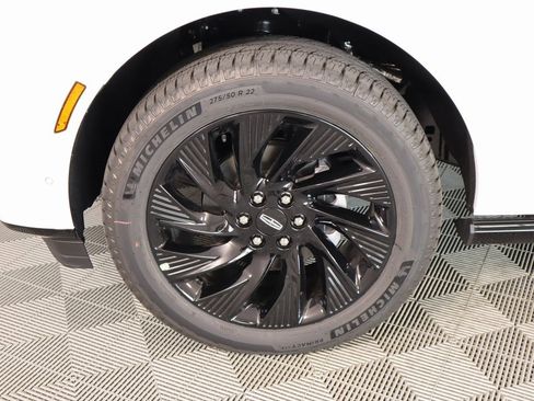 New 2025 Lincoln Navigator L Reserve w/ Jet Appearance Package image 19