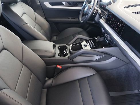 Used 2024 Porsche Cayenne image 38