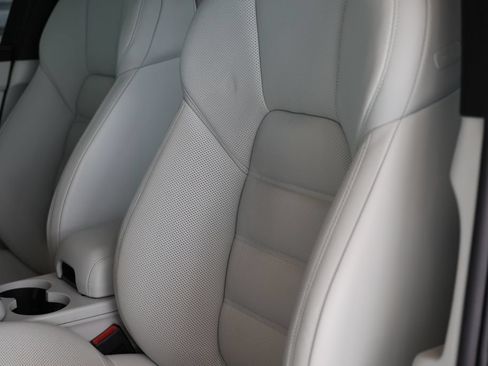 Certified 2025 Porsche Macan GTS AWD/4WD image 44