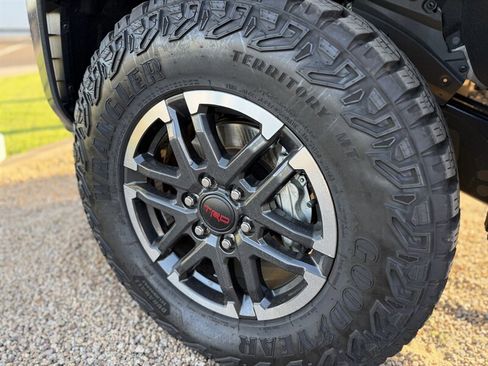 Used 2025 Toyota Tacoma TRD Sport image 15