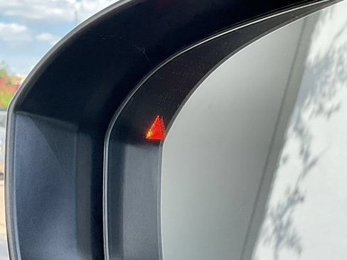 Used 2025 Nissan Rogue SV FWD image 18
