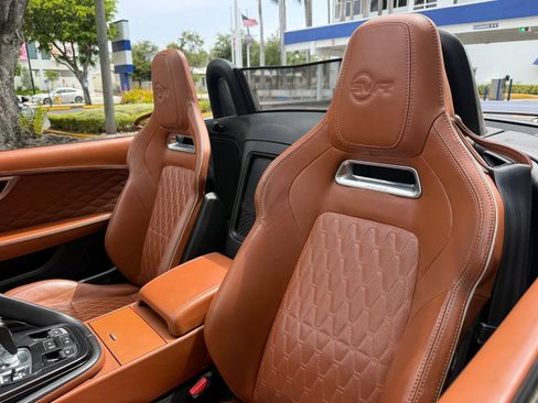 Used 2019 Jaguar F-TYPE SVR AWD/4WD image 14