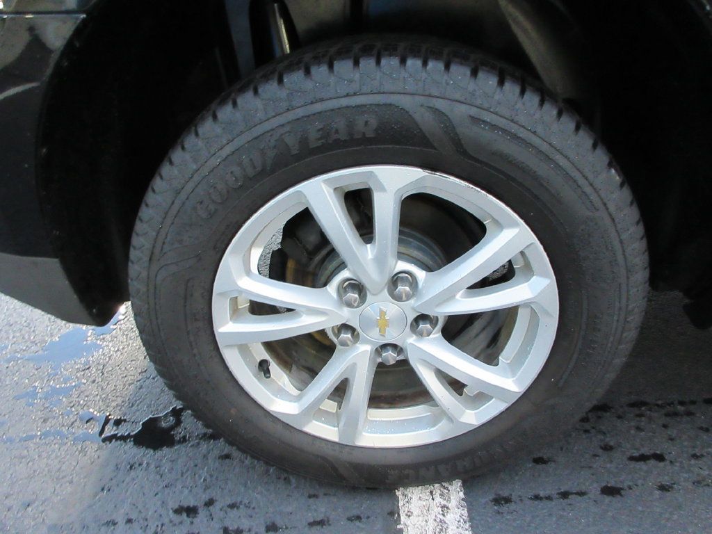 Used 2025 Chevrolet Equinox LT w/ Convenience Package II FWD image 9