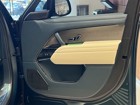 New 2025 Land Rover Range Rover SV image 9