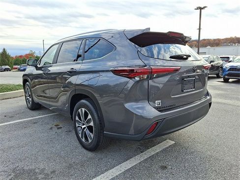 Certified 2024 Toyota Highlander XLE image 4
