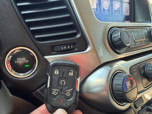 Used 2015 Chevrolet Suburban LT w/ Luxury Package AWD/4WD image 24