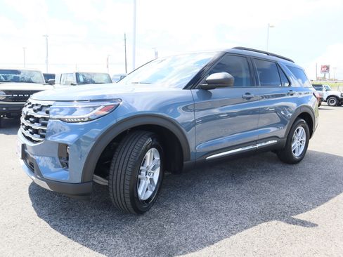 New 2025 Ford Explorer Active w/ Active Comfort Package image 8