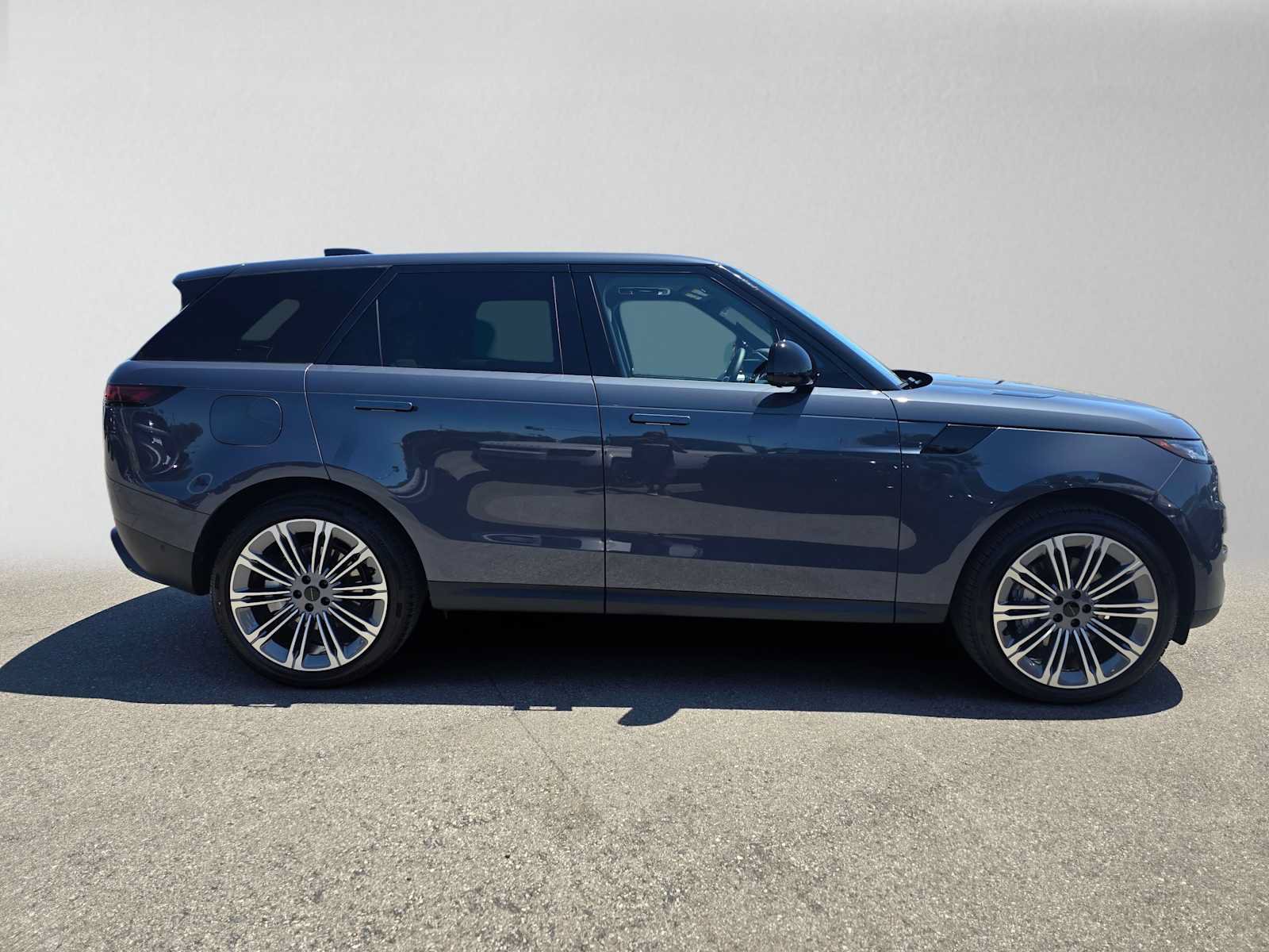 New 2026 Land Rover Range Rover Sport SE AWD/4WD image 6