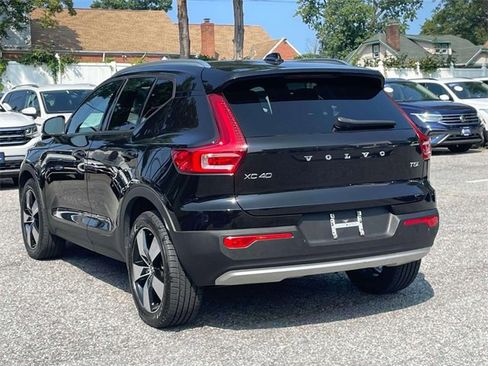 Used 2020 Volvo XC40 T5 Momentum w/ Protection Package Premier image 8