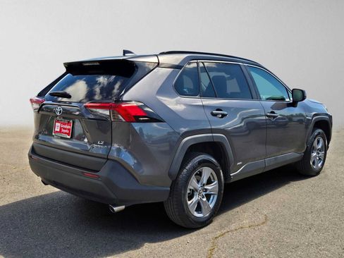 Used 2022 Toyota RAV4 LE AWD/4WD image 3