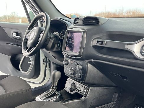 Used 2021 Jeep Renegade Latitude w/ Sun & Sound Group image 32