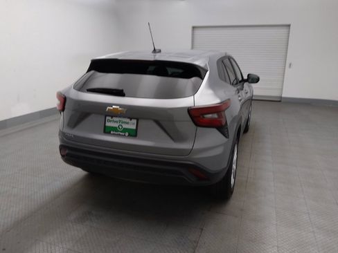 Used 2025 Chevrolet Trax LS FWD image 7