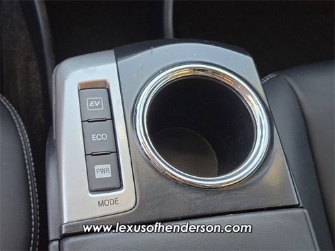 Used 2017 Toyota Prius V Five image 27