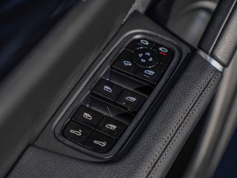 Used 2021 Porsche Cayenne image 24