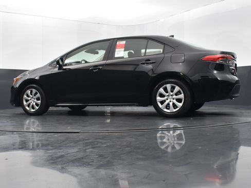 Used 2025 Toyota Corolla LE FWD image 37