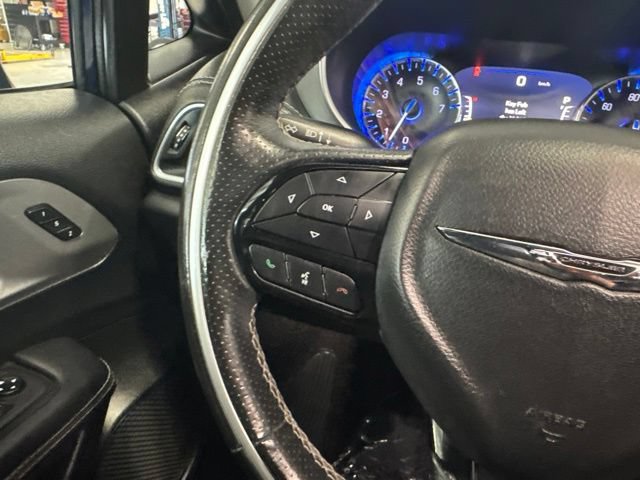 Used 2019 Chrysler Pacifica Limited w/ Advanced Safetytec Group FWD image 26