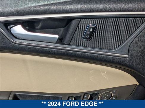 Used 2024 Ford Edge SEL w/ Convenience Package image 11