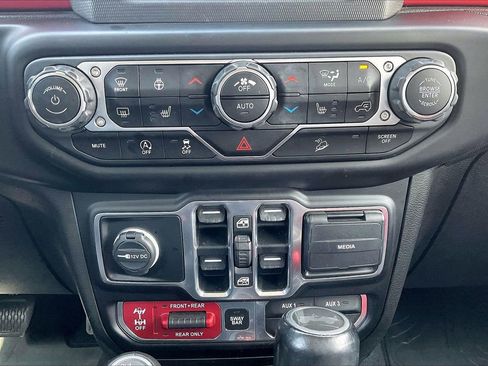 Certified 2020 Jeep Wrangler Unlimited Rubicon w/ Cold Weather Group AWD/4WD image 18