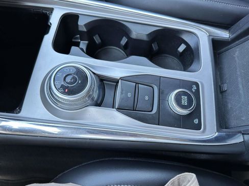 Used 2022 Ford Explorer XLT w/ Equipment Group 202A image 27