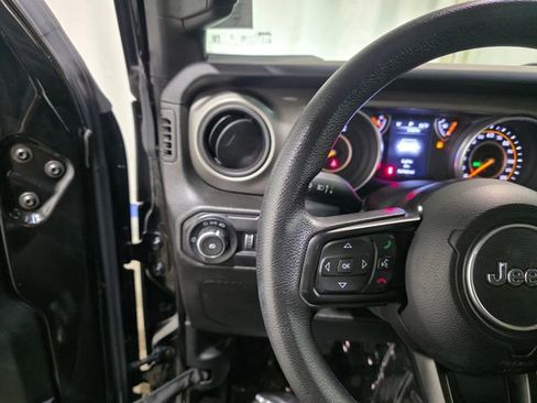 Used 2018 Jeep Wrangler Unlimited Sport image 16