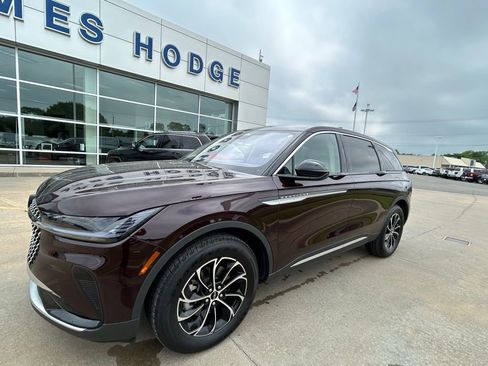 Used 2025 Lincoln Nautilus Premier AWD/4WD image 3