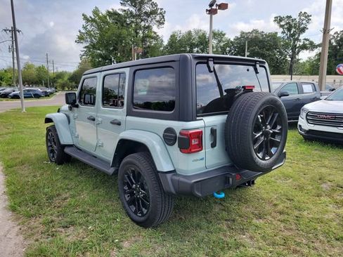 Used 2023 Jeep Wrangler Unlimited Sahara AWD/4WD image 3